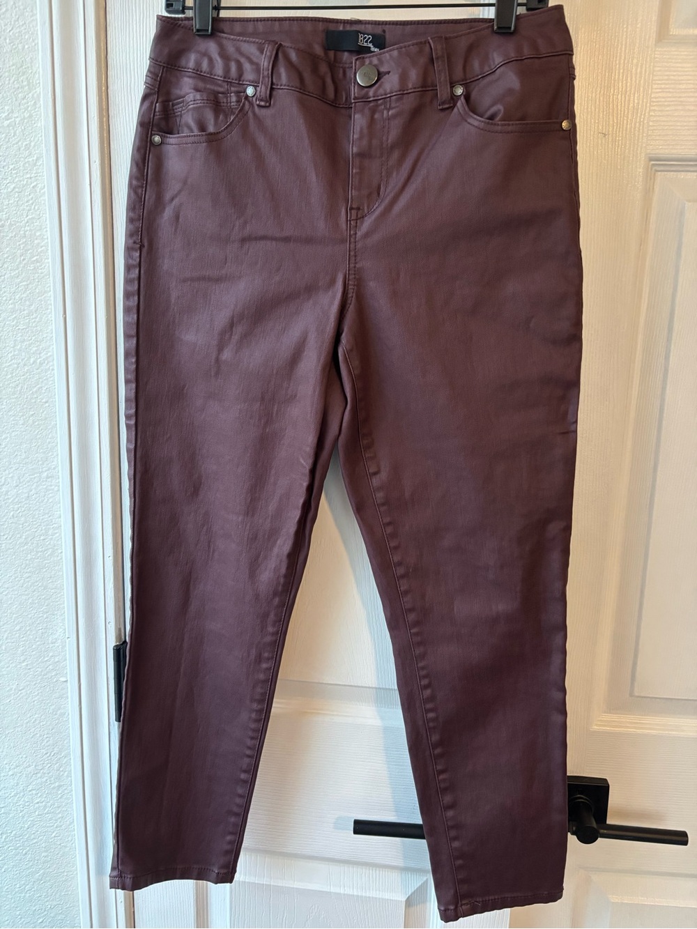 8P 1822 Denim Women's Burgundy Coated Skinny Jeans